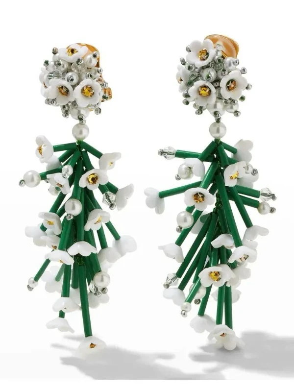 Aros largos florales festivos, perfectos para looks juveniles y celebraciones